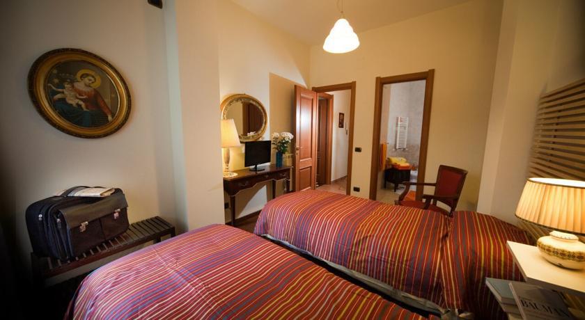 Napoli Porta Di Mare Bed and Breakfast Rum bild