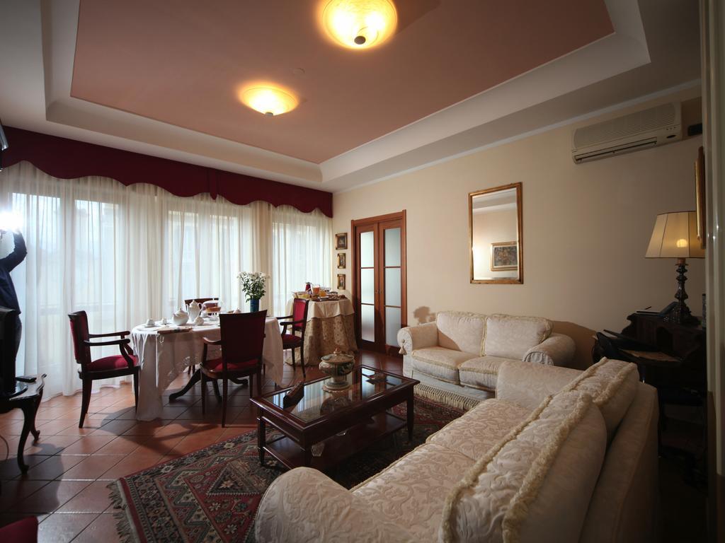 Napoli Porta Di Mare Bed and Breakfast Exteriör bild