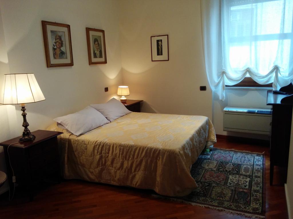 Napoli Porta Di Mare Bed and Breakfast Rum bild