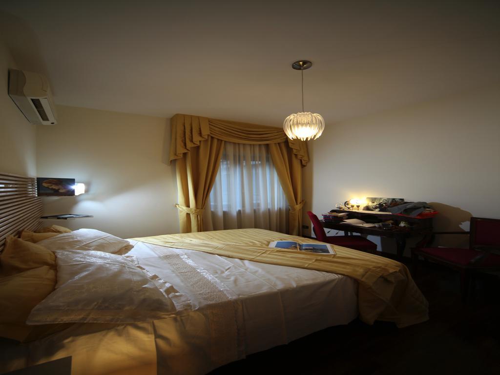 Napoli Porta Di Mare Bed and Breakfast Rum bild