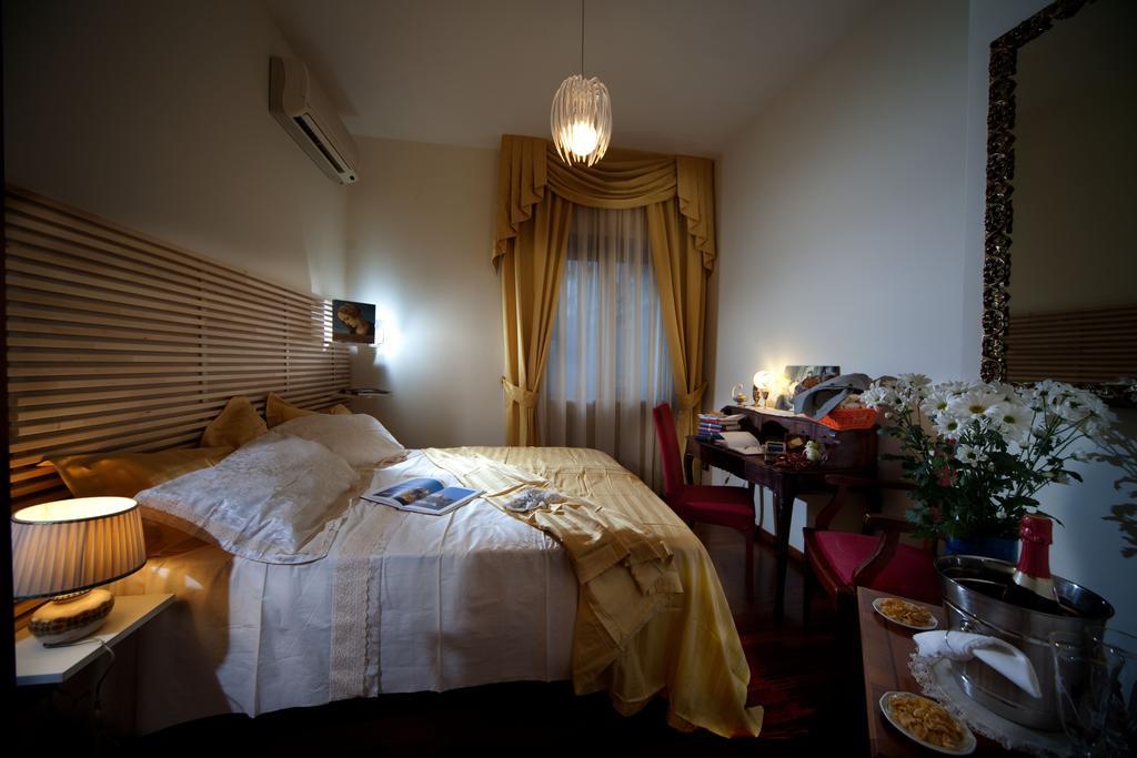 Napoli Porta Di Mare Bed and Breakfast Rum bild